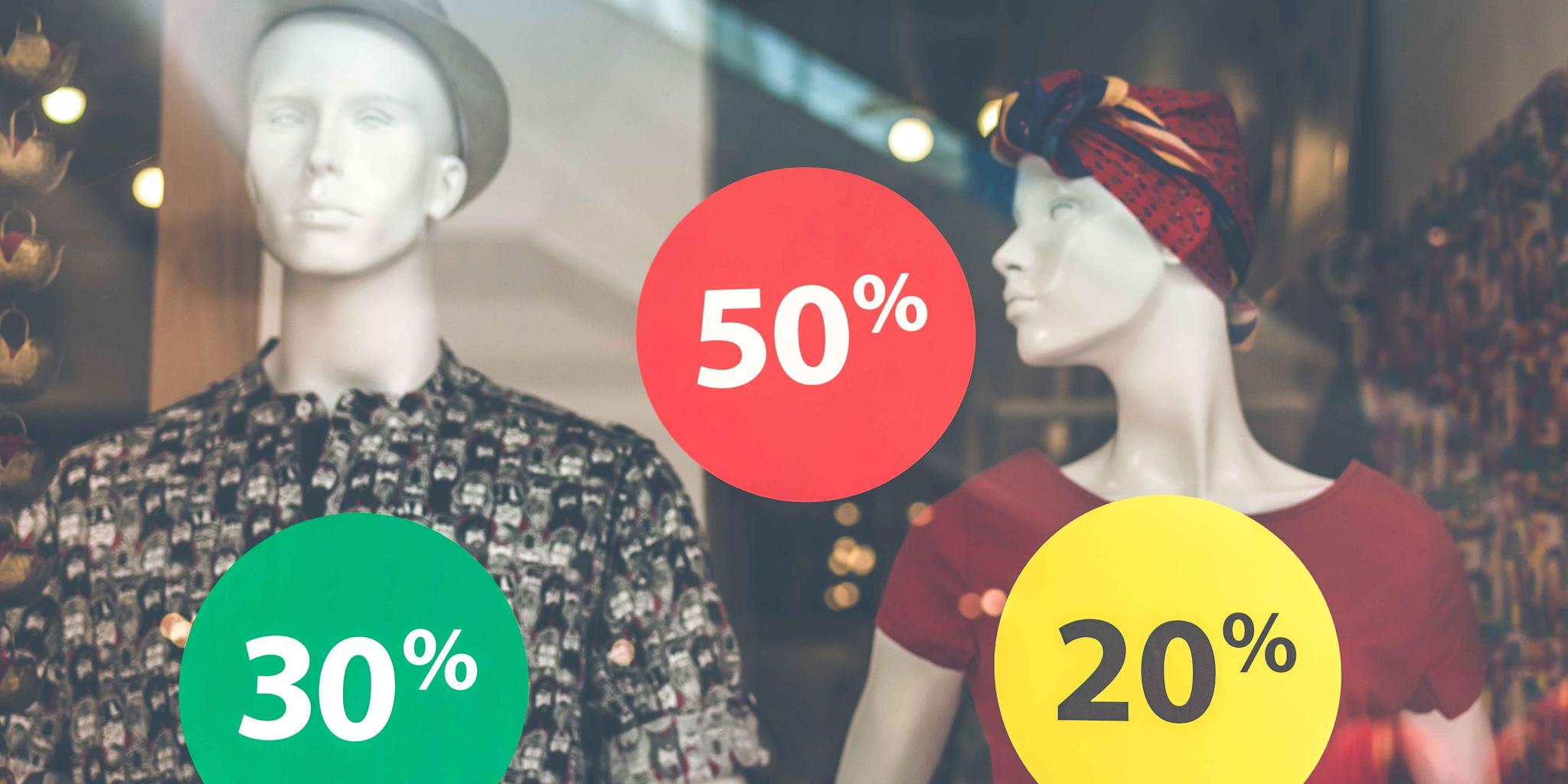 Store displaying discounts on BFCM